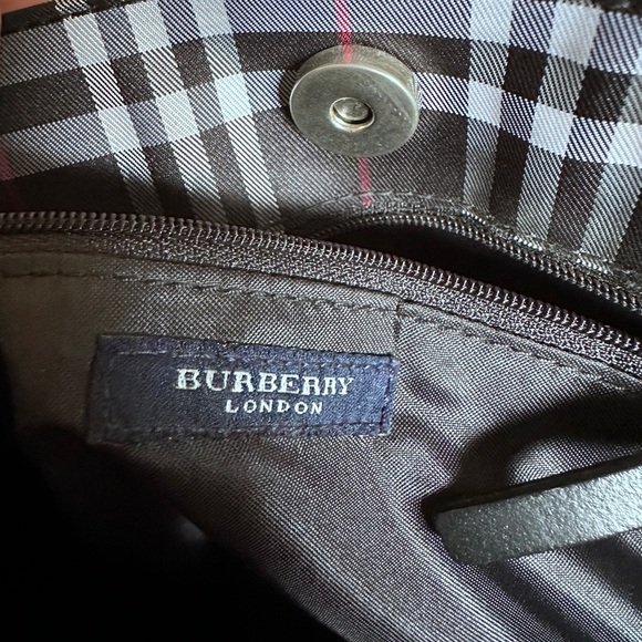 🌸🌸🥰LoW STARt Burberry handbag black. EUC‼️ - Picture 2 of 10